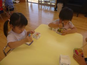 みずべこどもの家保育園 3歳児 いるか組 箸 トング遊びを行いました 社会福祉法人 相模会